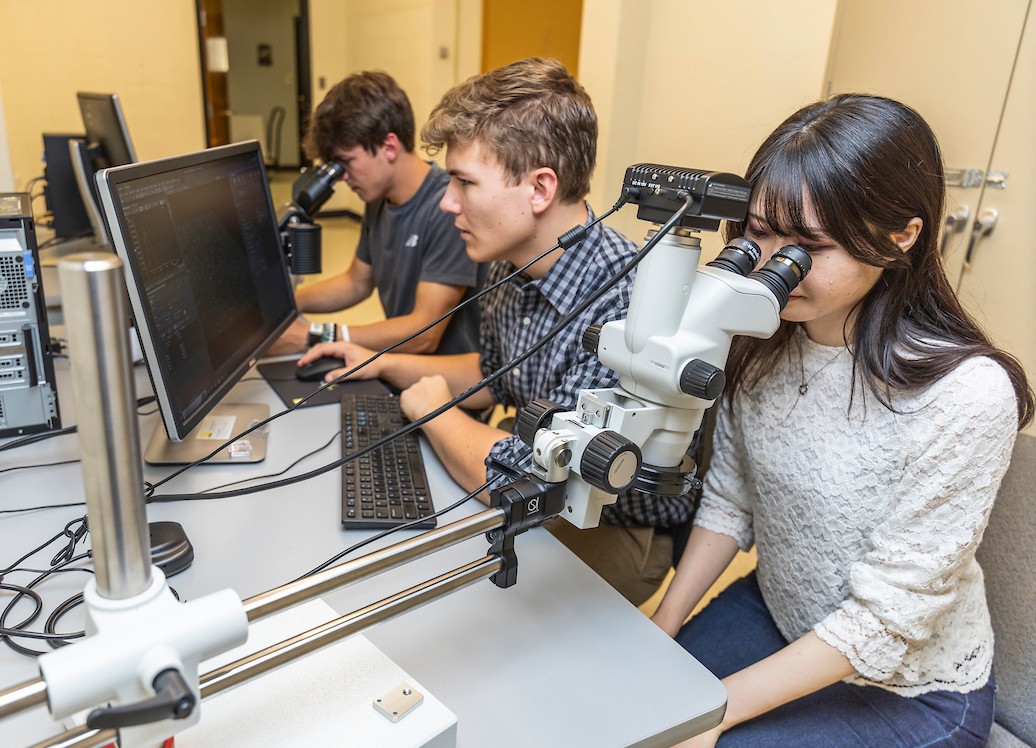 Students in Engineering lab
